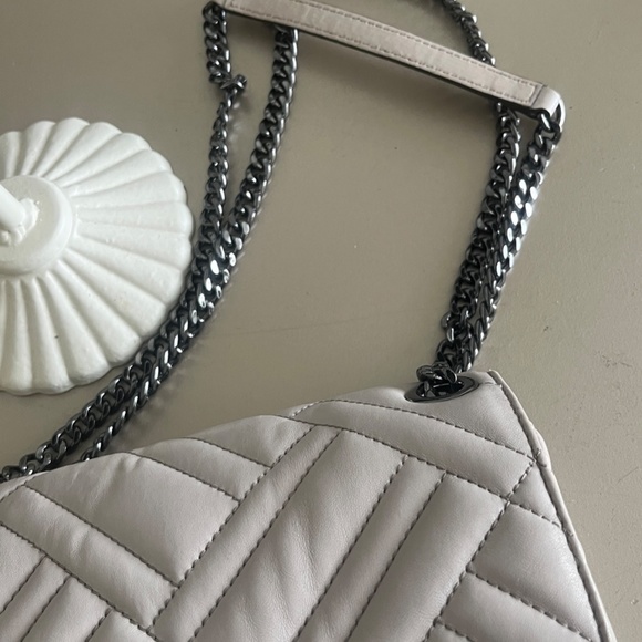 Michael Kors Model: Peyton Quilted Cement Color Crossbody with Gunmetal Chain - Picture 14 of 15